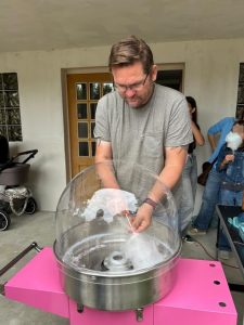 Sommerfest in der Jo-Wiese 22.08.2025: Zuckerwatte-Maschine